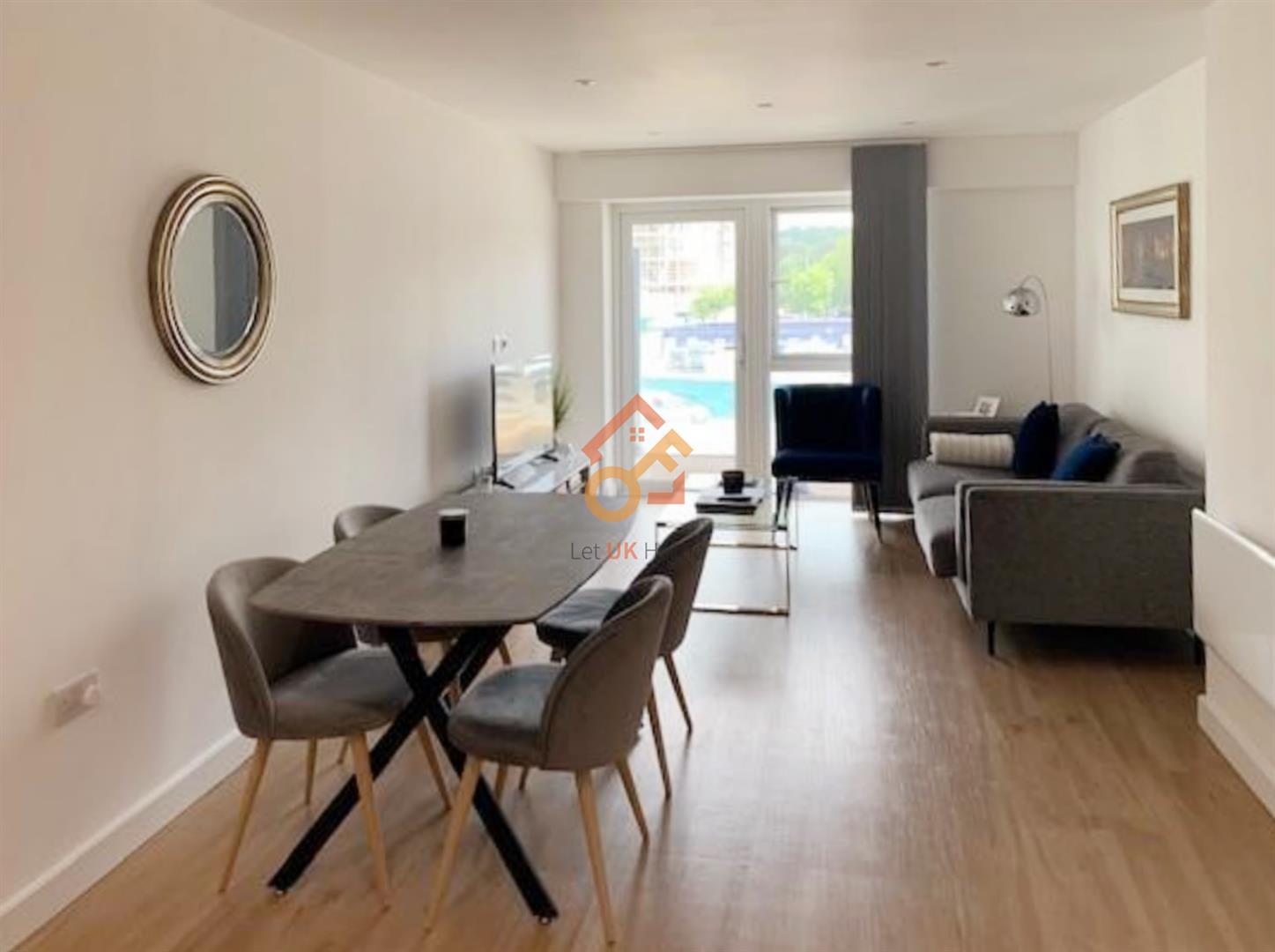 Flat Caversham Road in Greater London