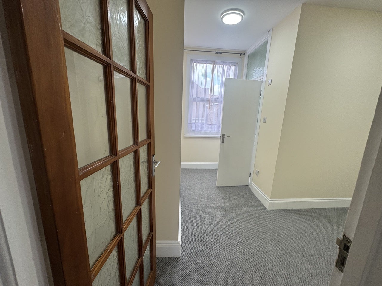 Flat Ilford Lane in Greater London