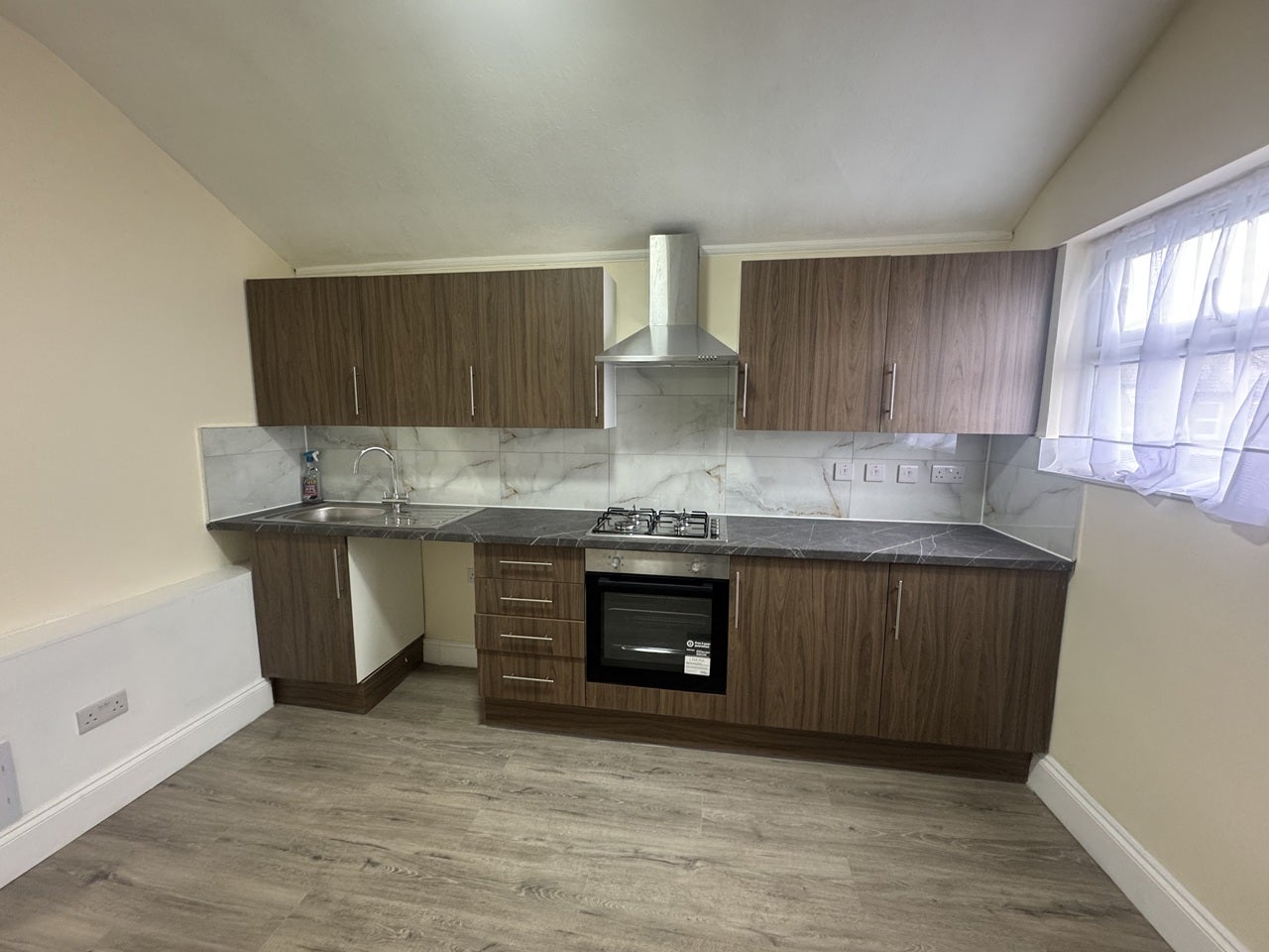 Flat Ilford Lane in Greater London