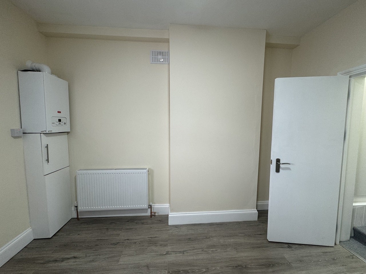 Flat Ilford Lane in Greater London