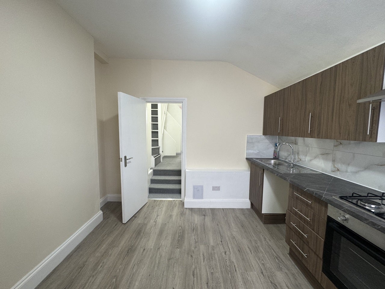 Flat Ilford Lane in Greater London