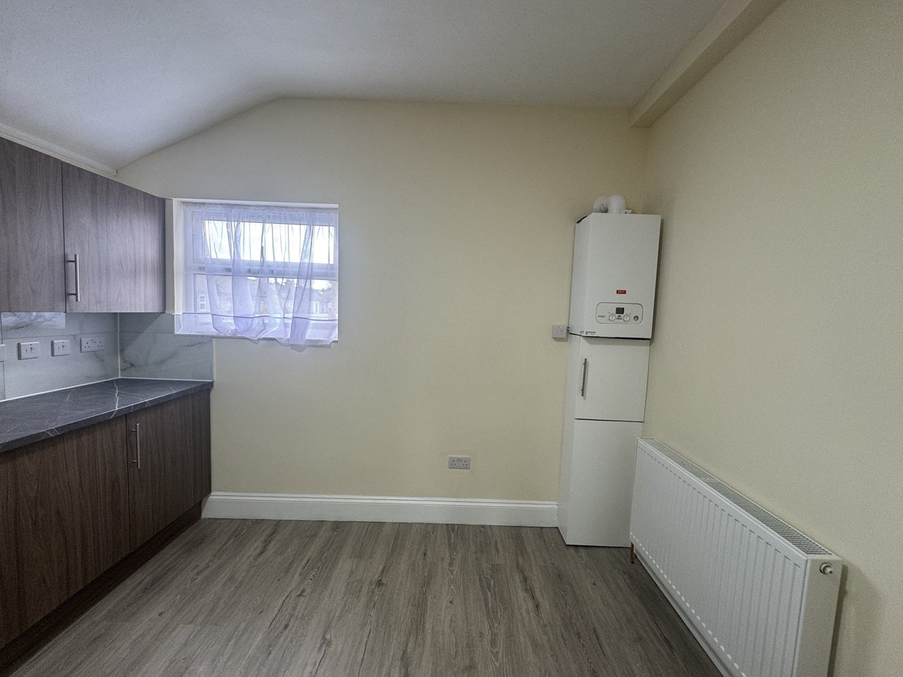 Flat Ilford Lane in Greater London