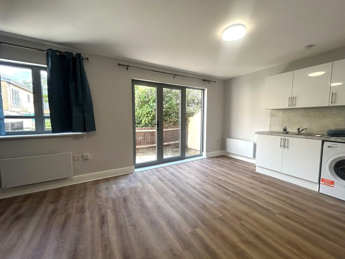 Flat Sovereign Place in London