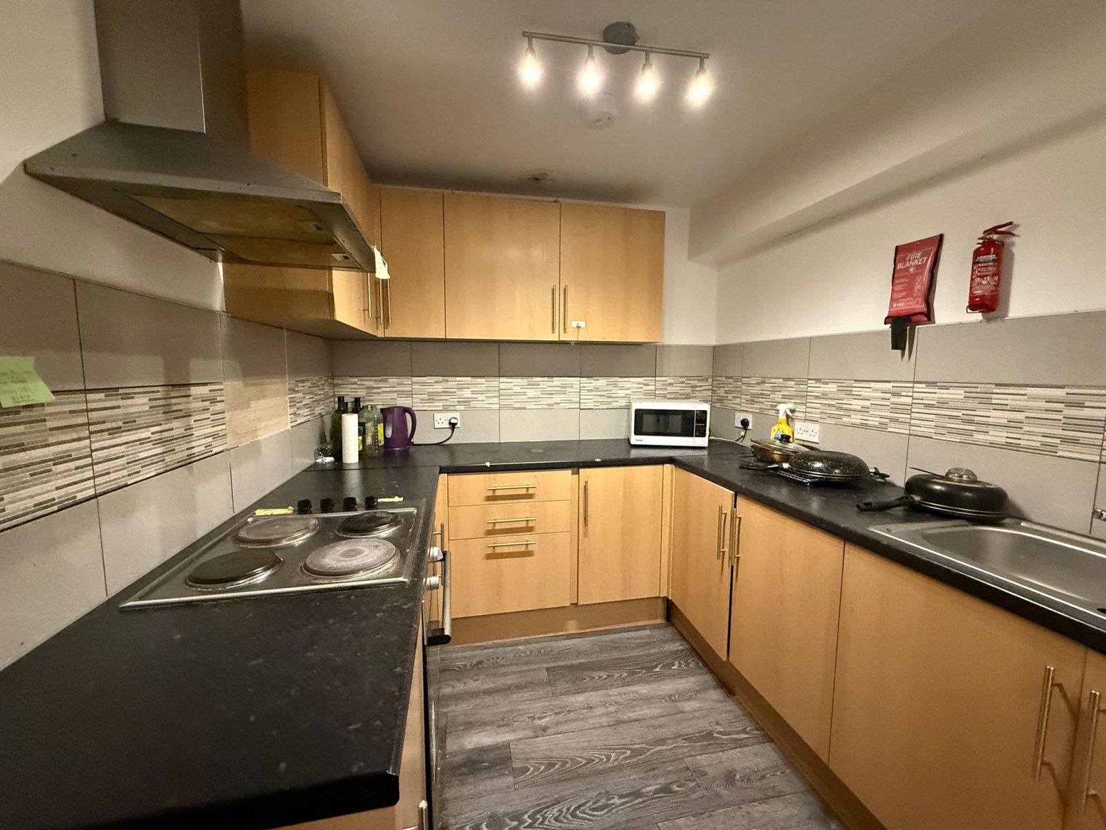 Room High Road in Greater London