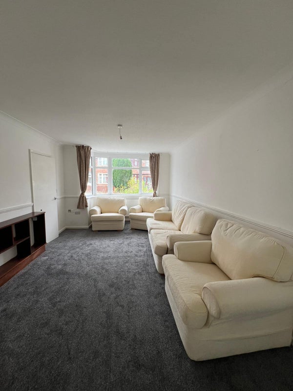 Room Edenhurst Avenue in Braunstone Town