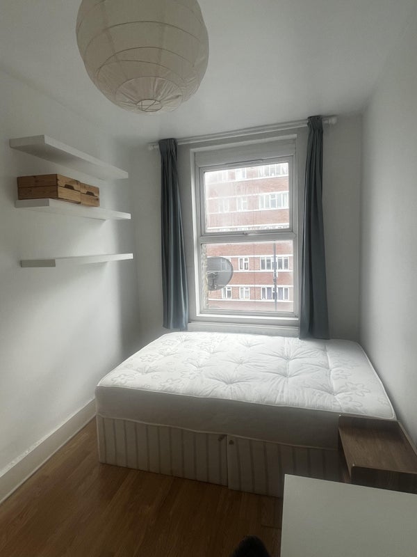 Flat Acre Lane in Greater London