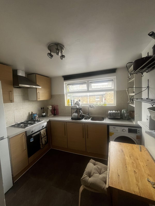 Flat Acre Lane in Greater London