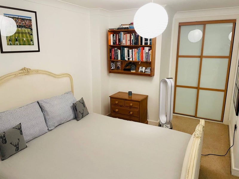 Flat Croxted Road in Greater London