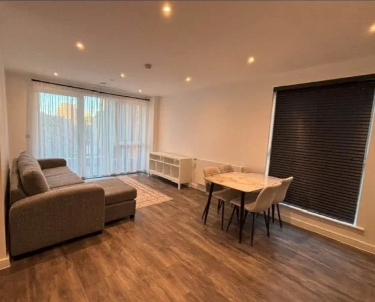 Flat Fleet Road in Greater London