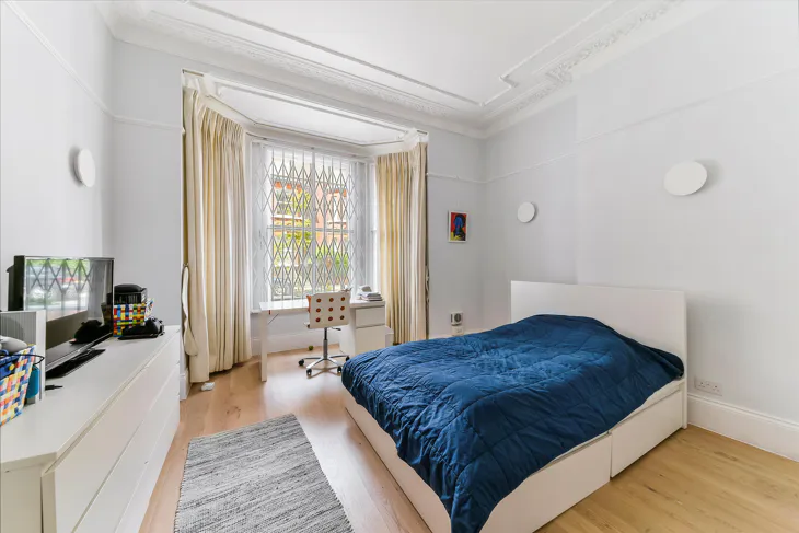 Flat Downside Crescent in Greater London