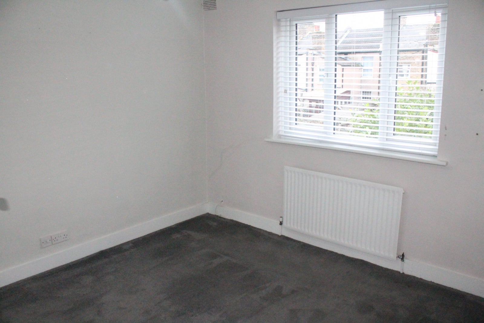 House Orpington Gardens in Greater London