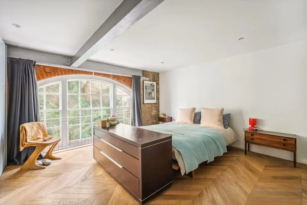Flat Upper Richmond Road in Greater London
