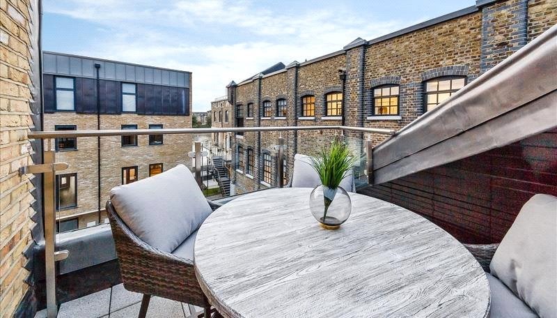 Flat Rainville Road in Greater London