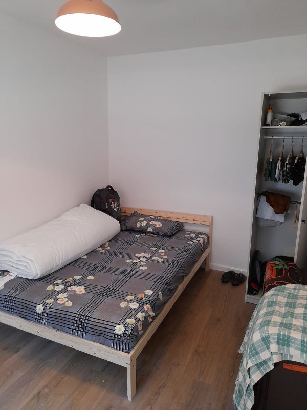 Room Wood Road in Pontypridd