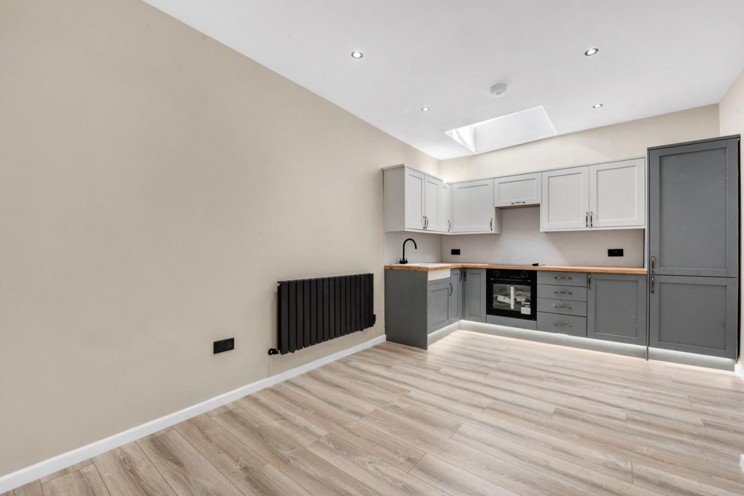 Flat Drayton Park Mews in Greater London