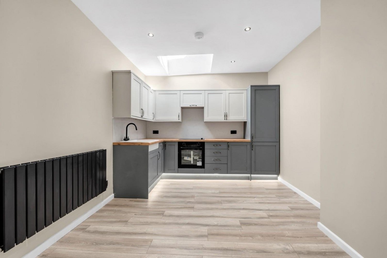 Flat Drayton Park Mews in Greater London