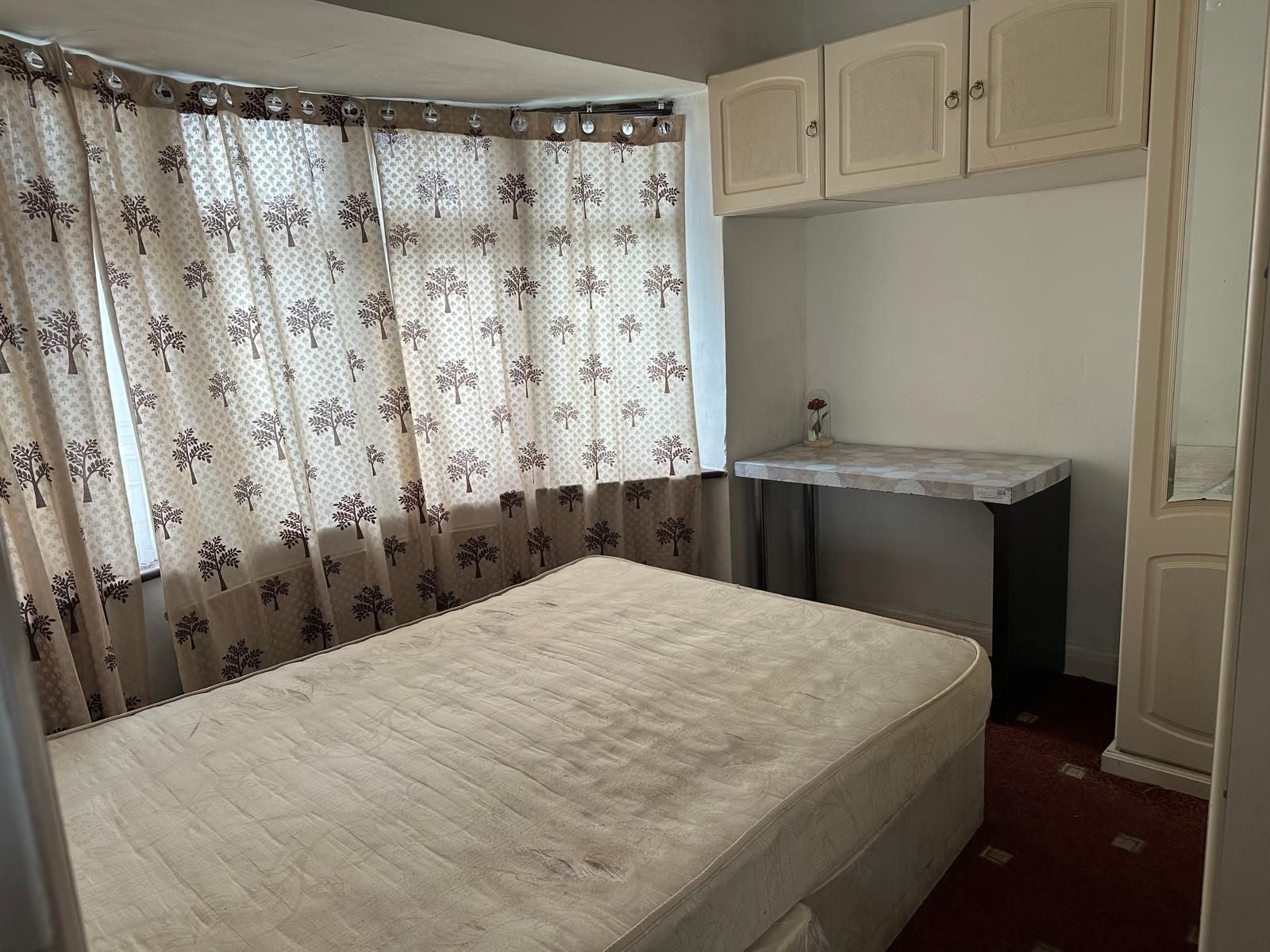 Room Westbury Avenue in Greater London