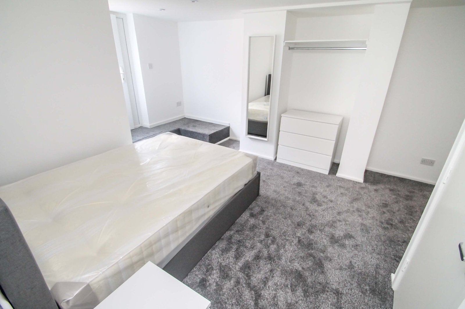 Flat Bankfield Road in Leeds