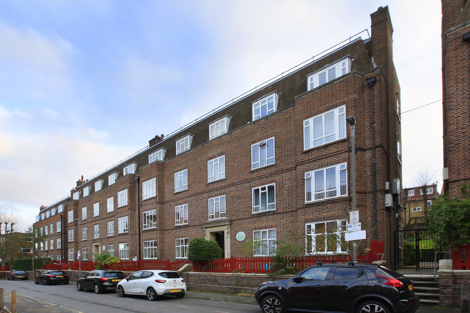 Flat Fairfield Drive in Greater London