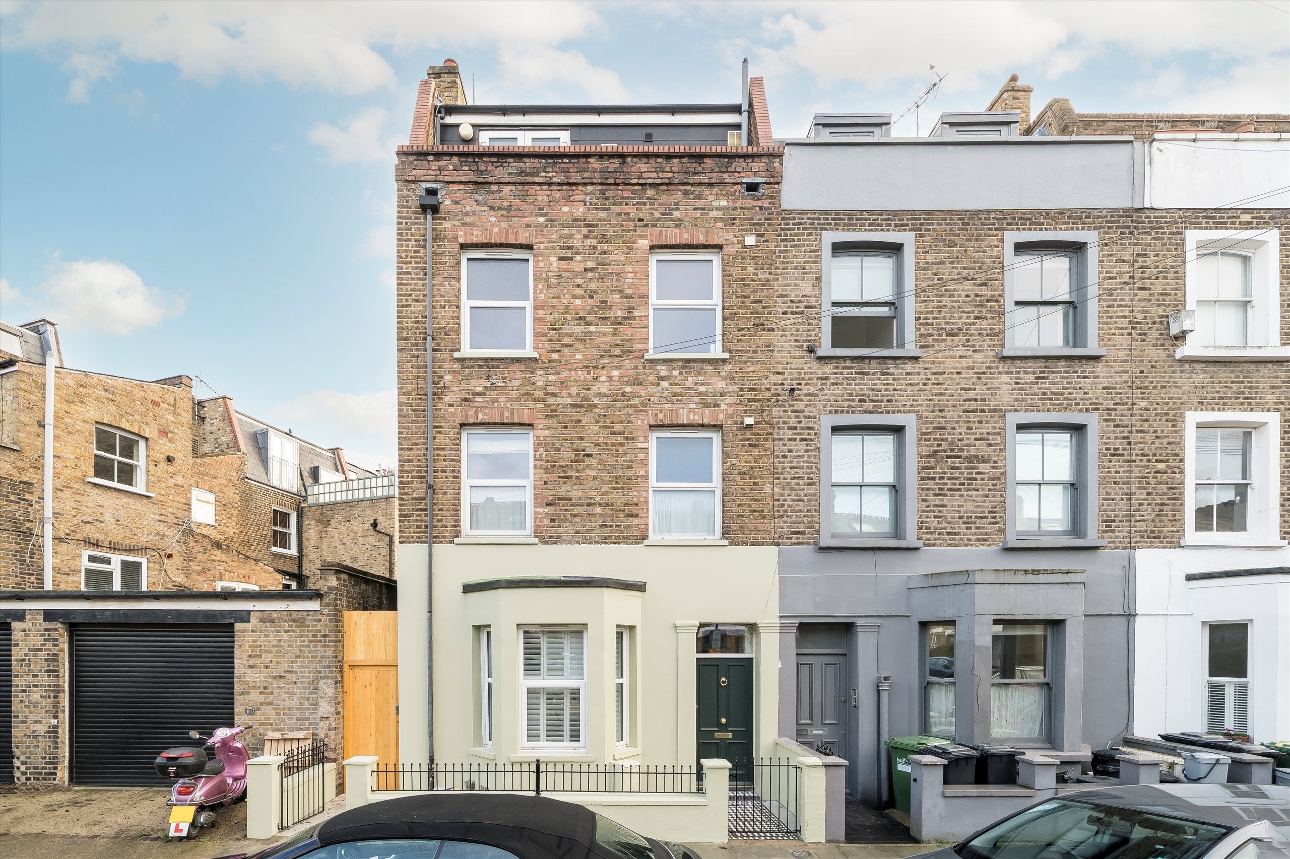 House Clifton Avenue in Greater London