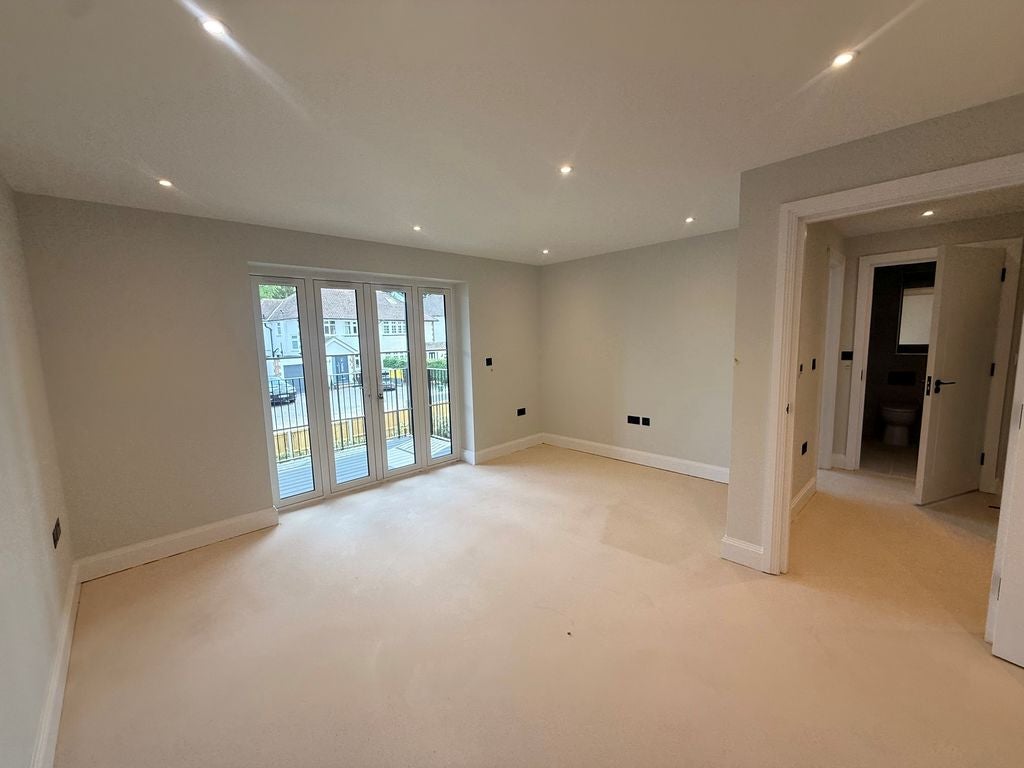 Flat Farleigh Road in Warlingham
