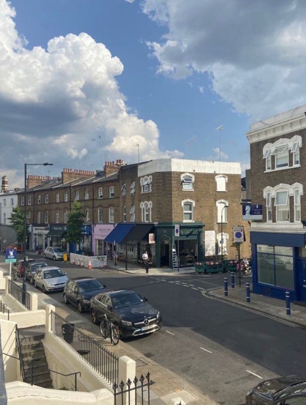 Flat Blythe Road in Greater London