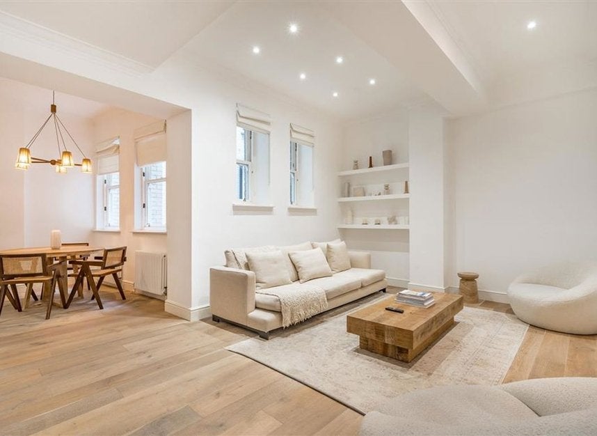Flat Eastcastle Street in City of Westminster