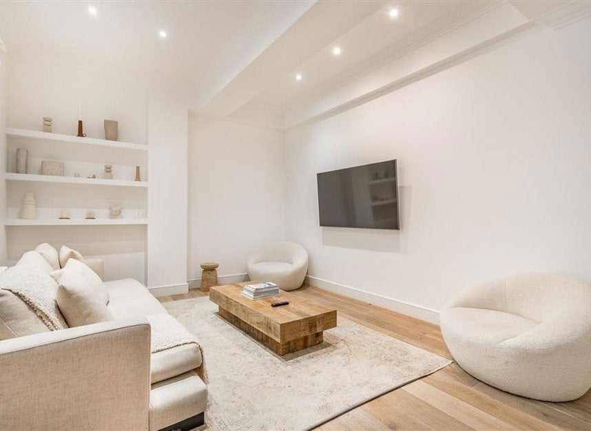 Flat Eastcastle Street in City of Westminster