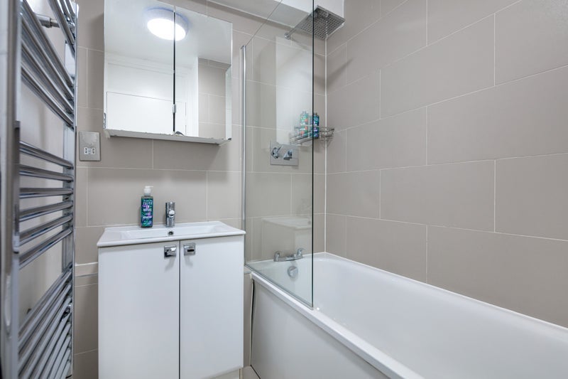 Room Garrick Close in Greater London