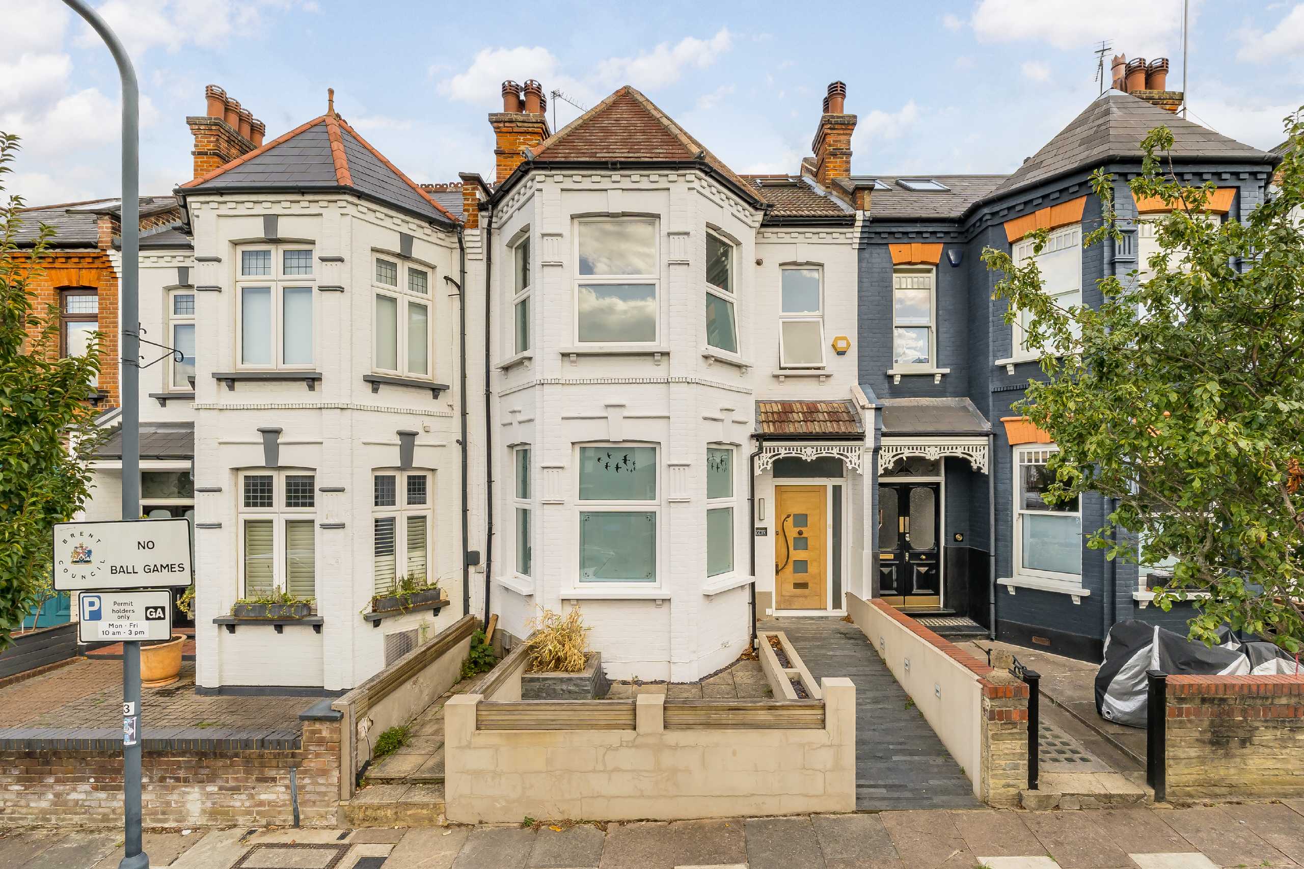 House Astley Avenue in Greater London