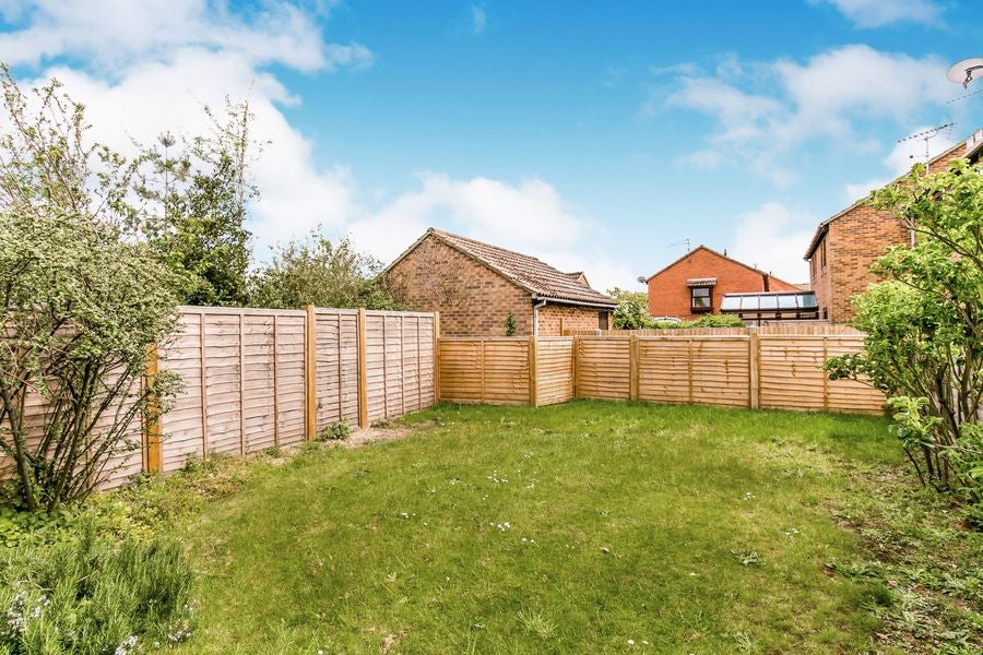 House Harrington Close in Shinfield