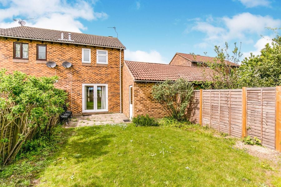 House Harrington Close in Shinfield
