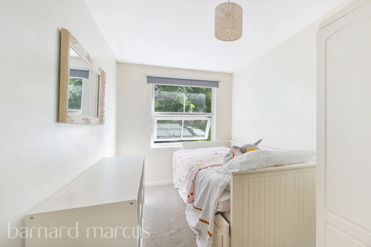 Flat Bessborough Road in Greater London