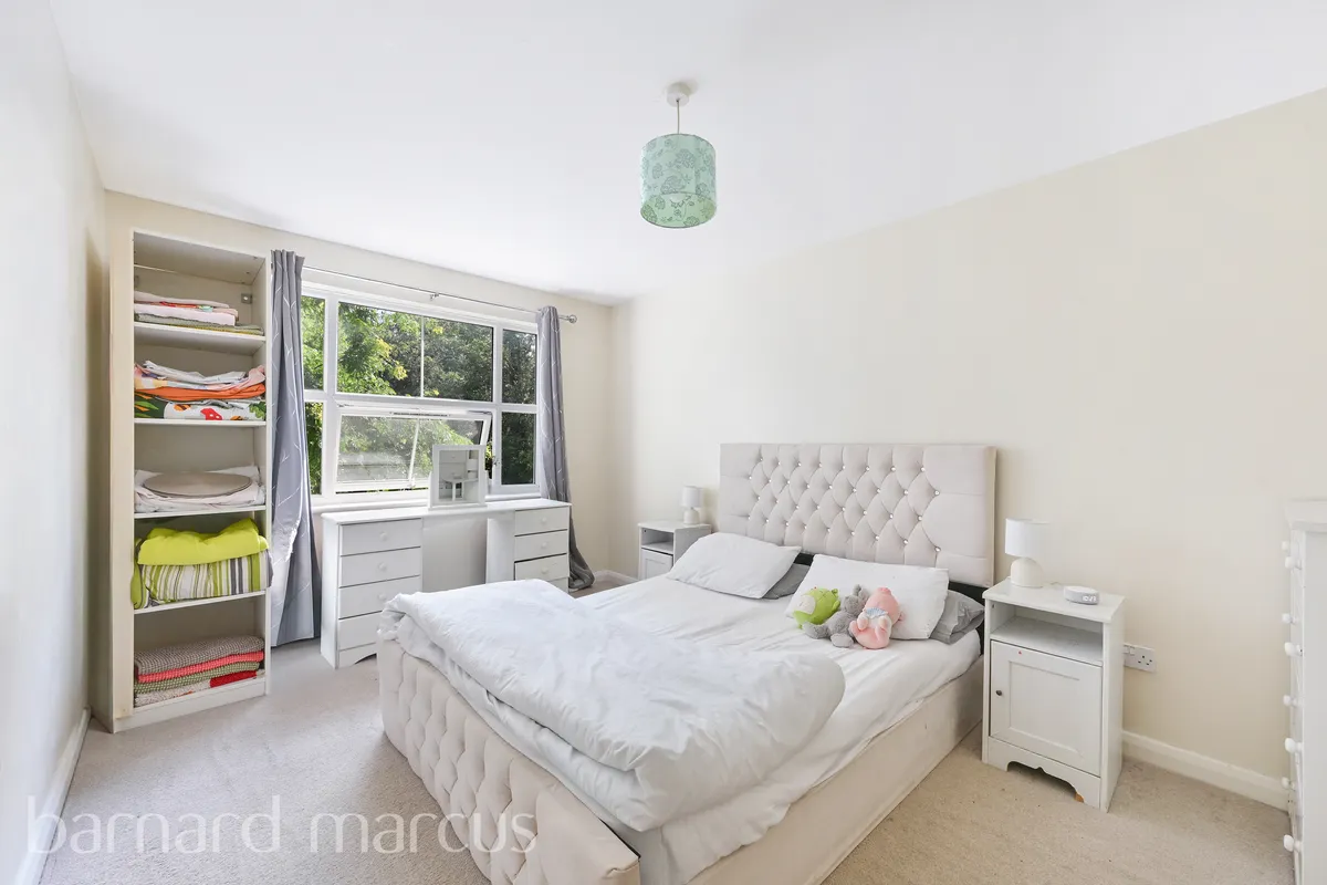 Flat Bessborough Road in Greater London