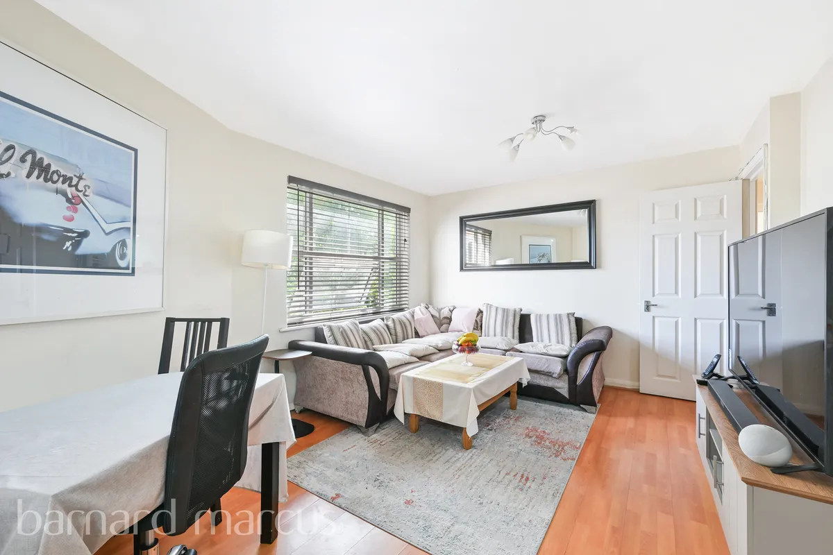 Flat Bessborough Road in Greater London