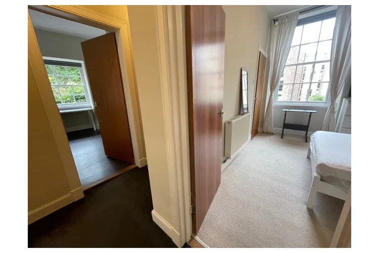 Flat Holyrood Road in City of Edinburgh