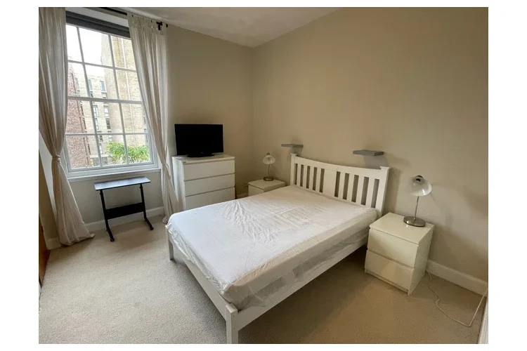 Flat Holyrood Road in City of Edinburgh