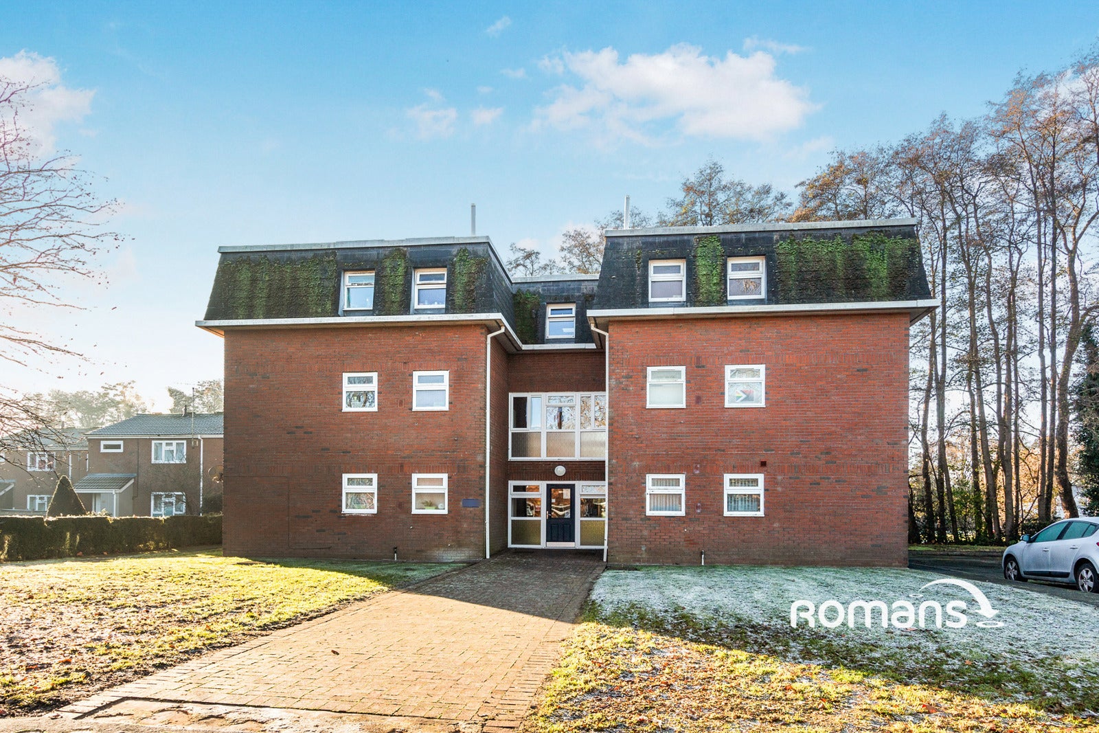 Flat Bartons Way in Rushmoor