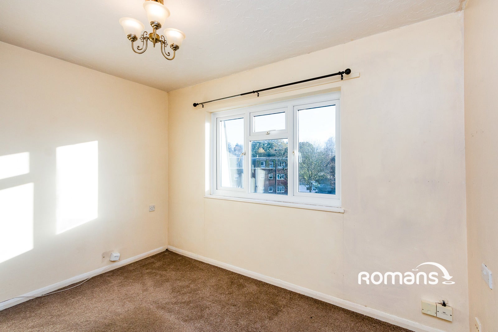 Flat Bartons Way in Rushmoor