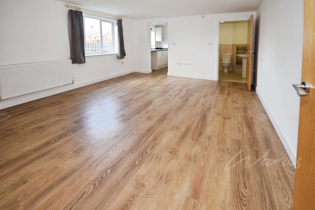 Flat Chichester Close in Rainham