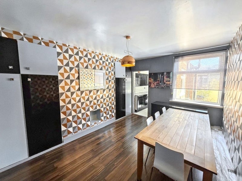 Flat Julian Avenue in Newcastle upon Tyne