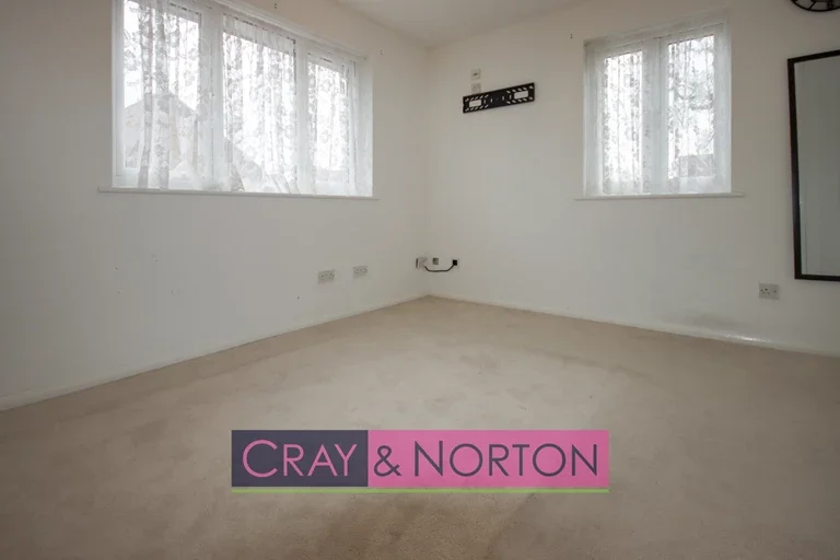 Room Marigold Way in London