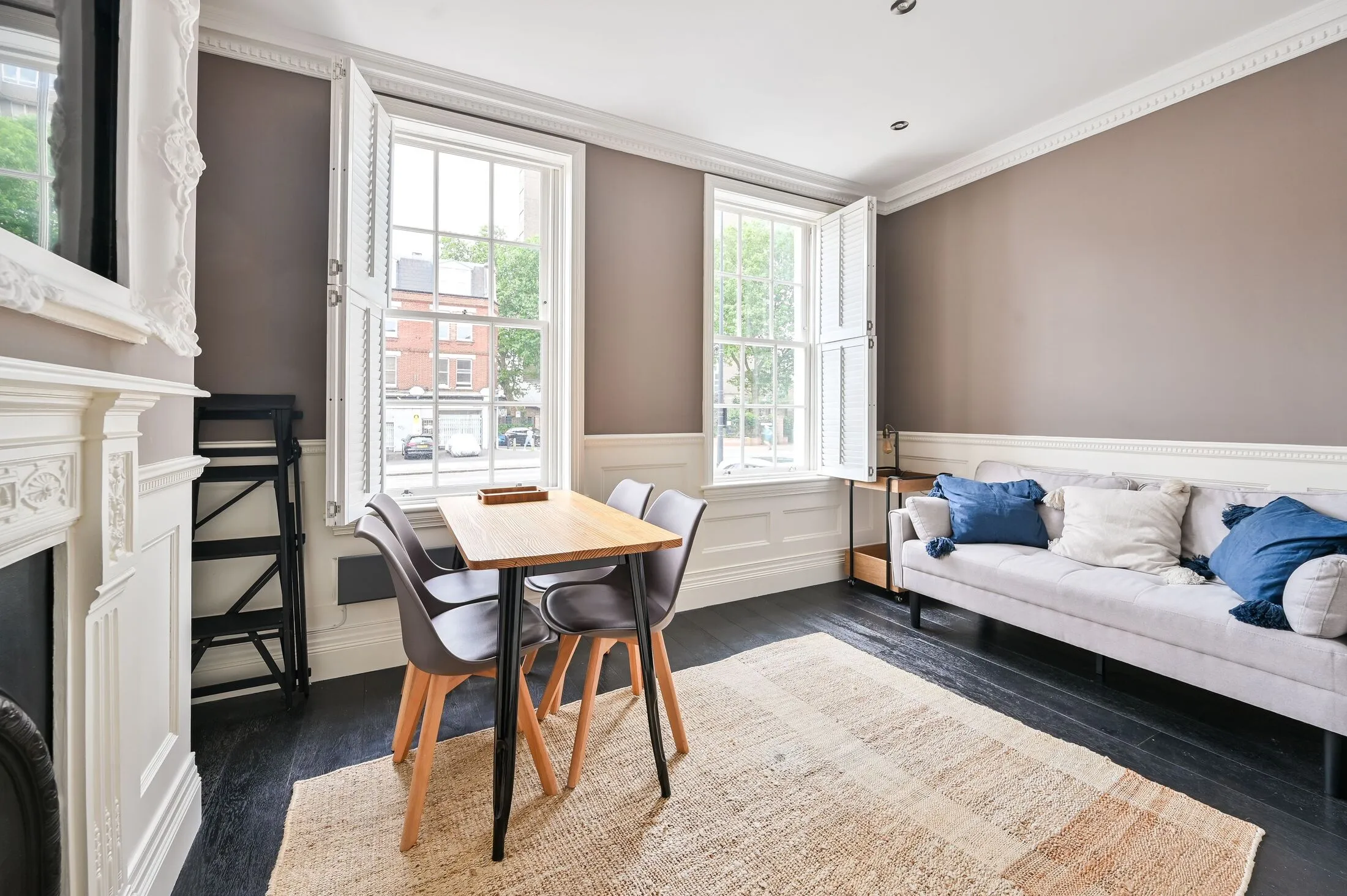 Flat Clapham Road in Greater London