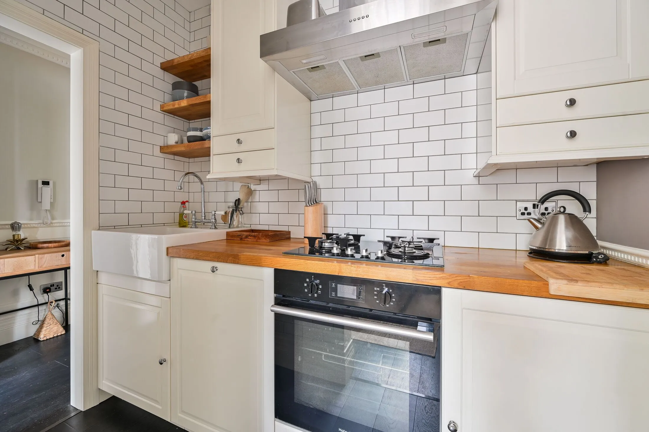 Flat Clapham Road in Greater London