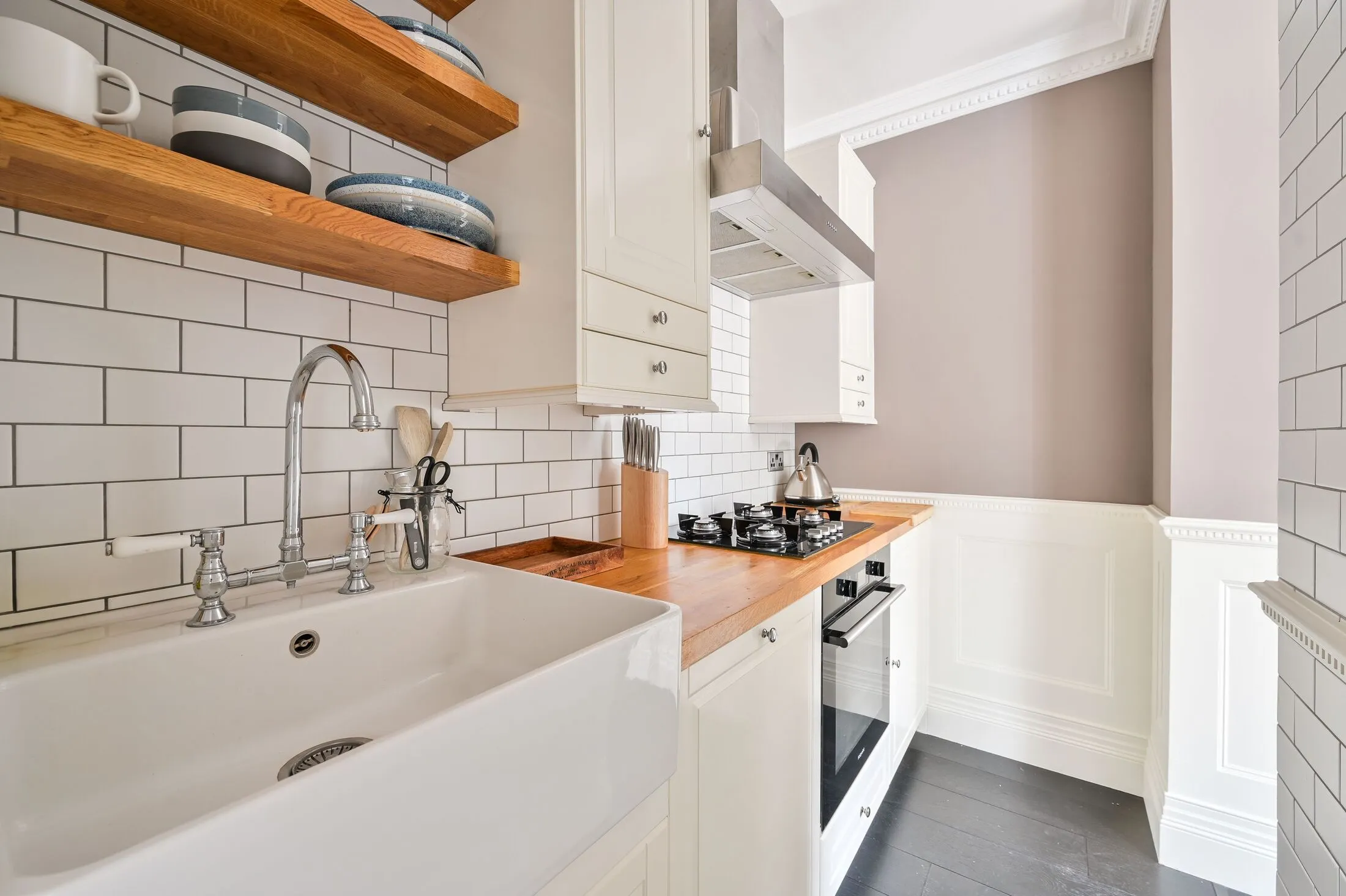 Flat Clapham Road in Greater London