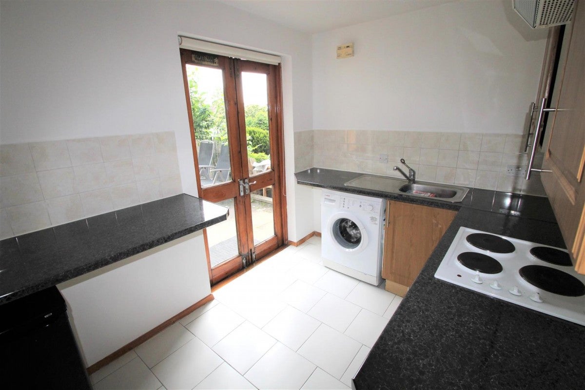 Flat Scout Way in Greater London