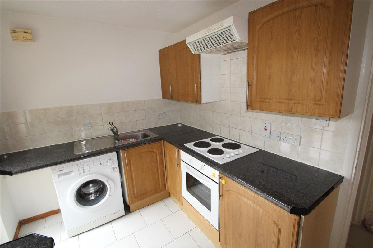 Flat Scout Way in Greater London