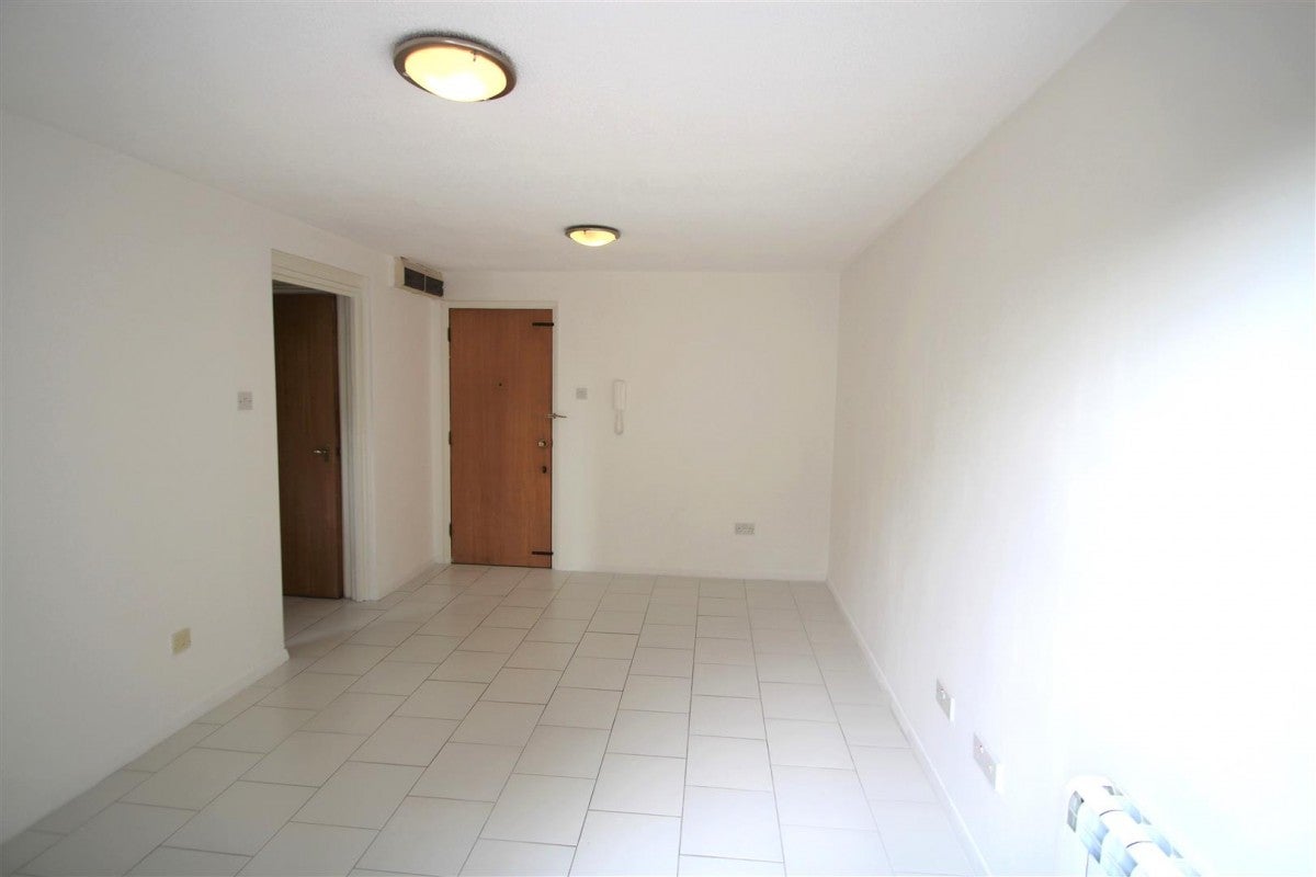 Flat Scout Way in Greater London