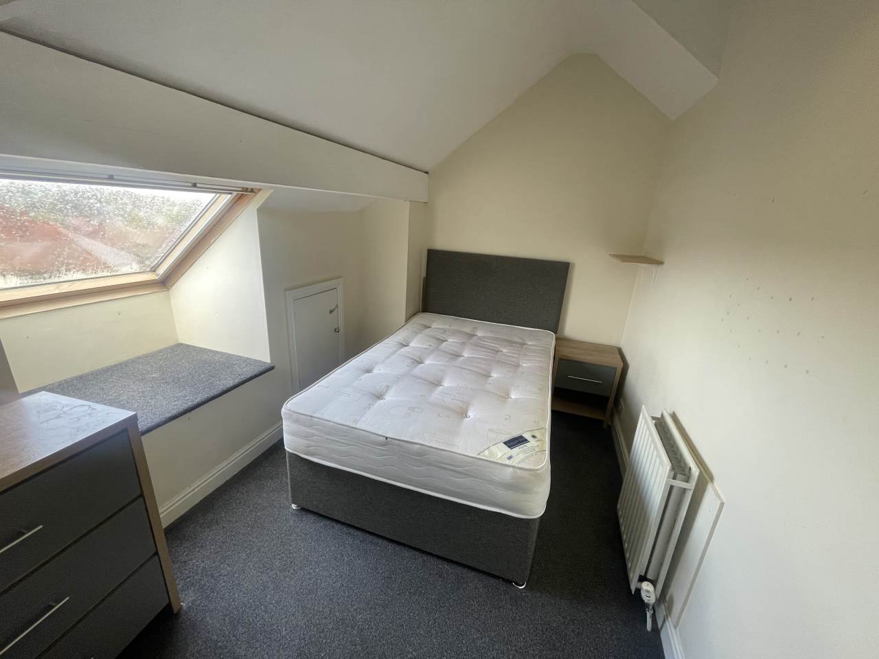 Room St Chad's View in Leeds