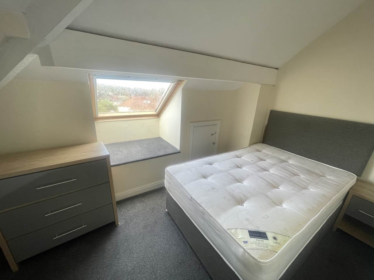 Room St Chad's View in Leeds